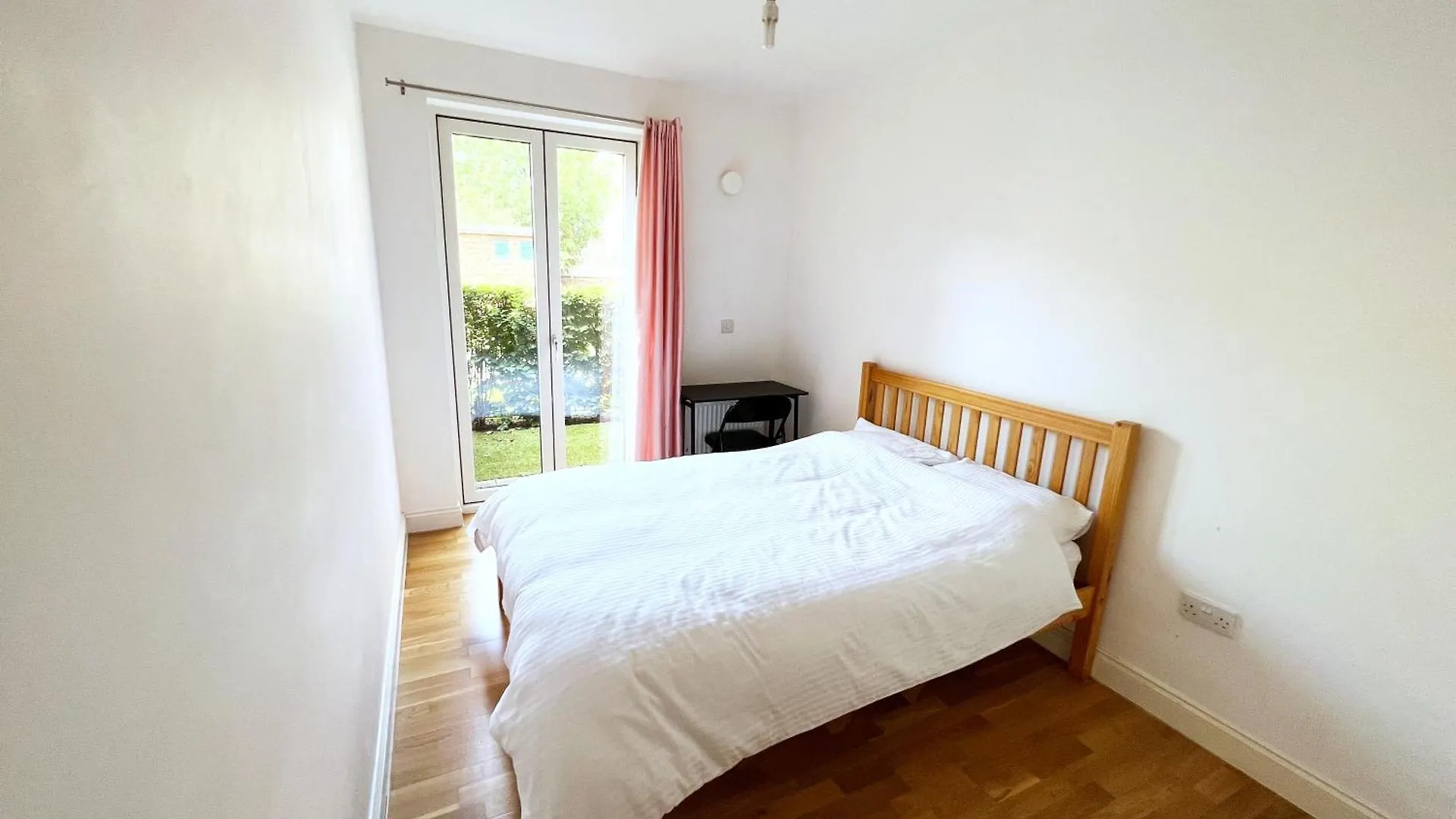 London Apartment 3 Bedrooms Zone 2 0*,  United Kingdom
